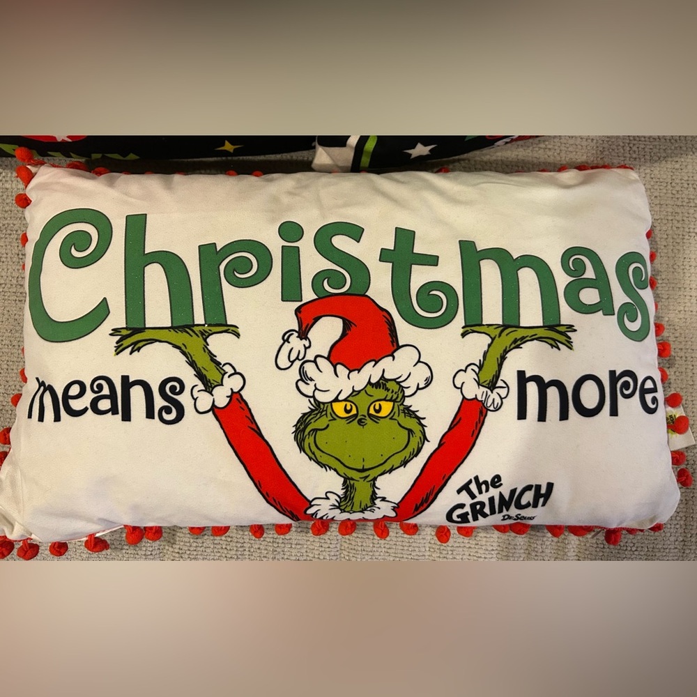 The Grinch 3PC Pillow Set- (2) 18x18 Light Up Pillows & (1) 12x20 Pillow🎄 - Picture 4 of 4